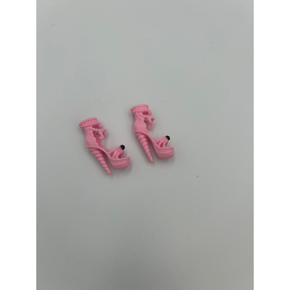 Monster High Lagoona Blue Fights Camera Action Pair Pink Seashell Heeled Sandals